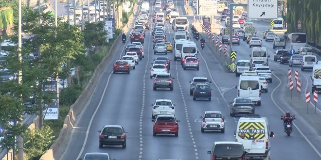 İstanbul'da bayram dönüşü trafik yoğunluğu