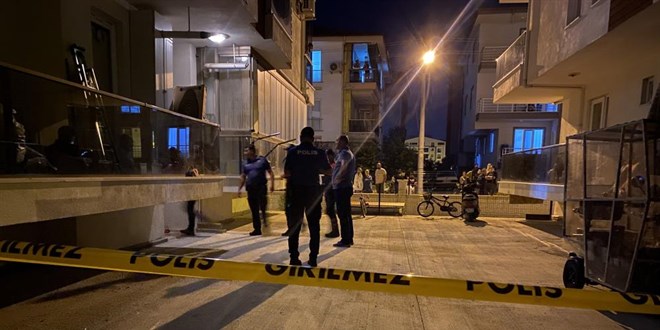 Kap nndeki kavga cinayetle sonuland: Tartt kadn baklayarak ldrd