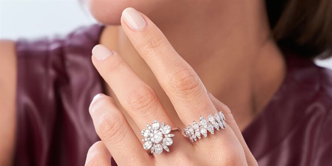 Evlilik Tekliflerinin Vazgeilmezi: Lizay Prlanta Tekta Yzkler ile Aknz    Ildatn