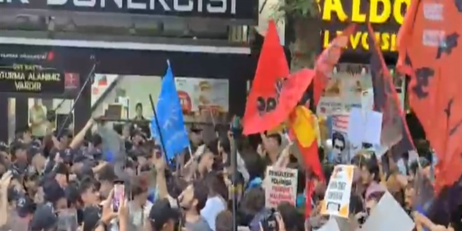 �zinsiz Filistin g�sterisinde polise sald�ran gruba m�dahale: 6 g�zalt�