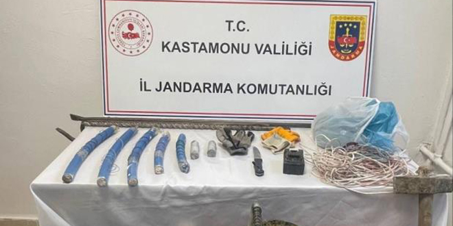 Define avc�lar�na su��st� bask�n: 2 tutuklama