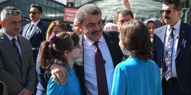 Bakan Tekin: Geleneksel ocuk oyunlarmzla ilgili bir sre balattk