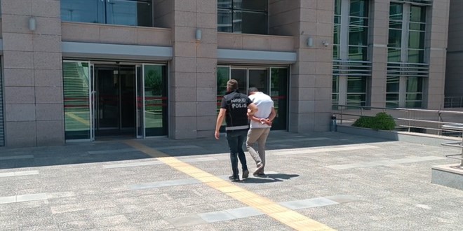 Polisten kaçarken 10 kilo uyuşturucuyu yola atan şüpheli, tutuklandı