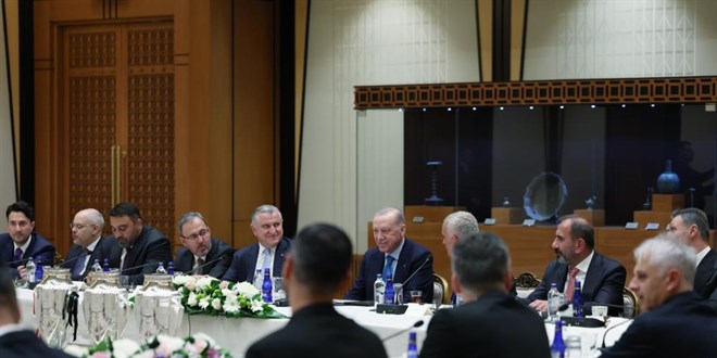 Erdoğan, Süper Lig'e yükselen 3 futbol kulübünün başkanlarını kabul etti