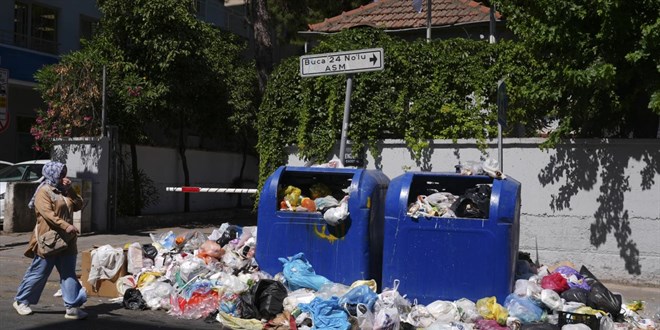 zmir'de sokaklar yine p ynlaryla doldu