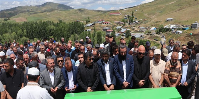 A�abeyi taraf�ndan �ld�r�len OP Genel Ba�kan�, topra�a verildi