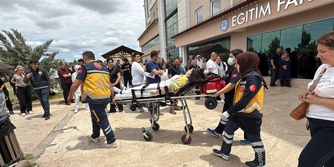 Sınavda baygınlık geçiren öğrenciye ambulansta müdahale edildi!