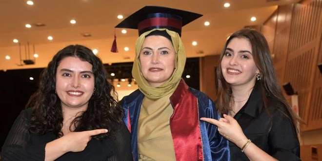Sivas'ta ki Kanseri Yenen Anne niversite Birincisi Oldu