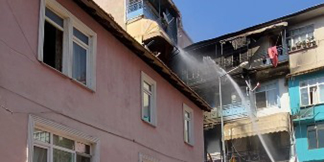 2 binay� saran yang�nda 3 ki�i mahsur kald�: 7 daire hasar g�rd�