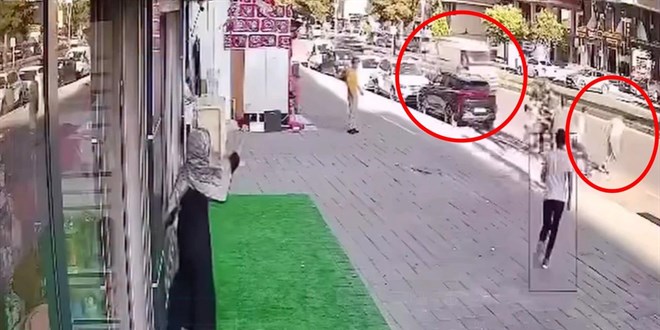 B��akl� kavgadan ka�arken minib�s�n alt�nda kal�p �ld�