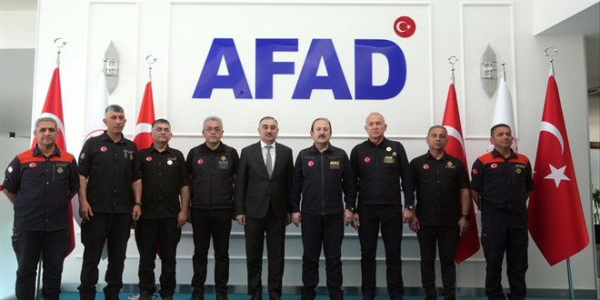 Azerbaycan'dan AFAD'a i� birli�i rozeti