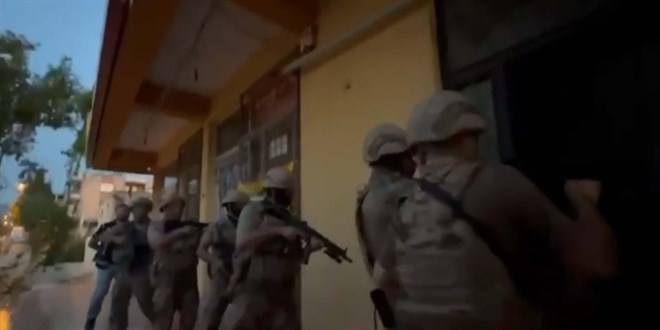 �zmir'de Ter�r �rg�t�ne Operasyon: 7 ��pheli G�zalt�nda