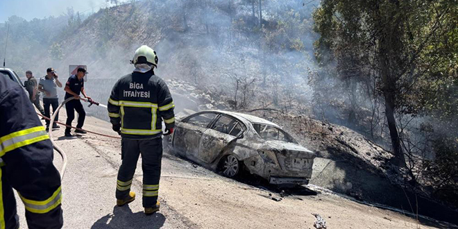 Otomobil istinat duvarına çarptı: Araçta sıkışan baba yanarak can verdi