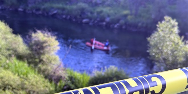 Ardahan'da Kura Nehri'ne giren 2 ki�i bo�uldu