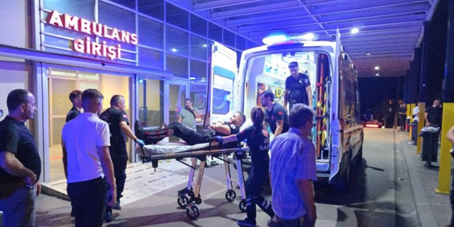 Kocaeli'de Polis Motosikleti Kazas�nda �ki Yaral� Polis