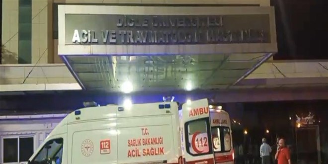 Diyarbak�r'da 'k�z ka��rma' kavgas�; 1 �l�, 2 g�zalt�