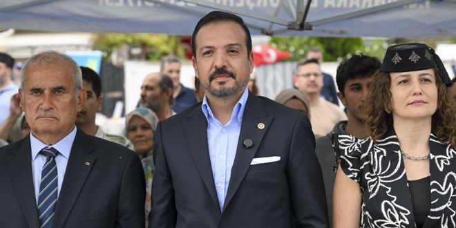 Krad Zorlu: Trk Dnyas'nda yeni bir uyan yaanyor