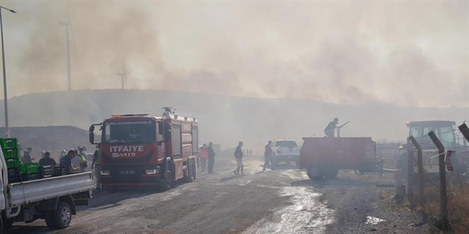 Seferihisar'da yeni bir yang�n: TOK� konutlar� tedbiren tahliye edildi