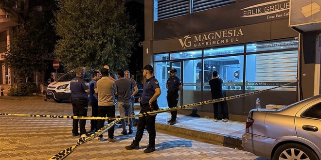 Manisa'da emlak ofisinde silahlı kavga: 1 ölü, 3 yaralı