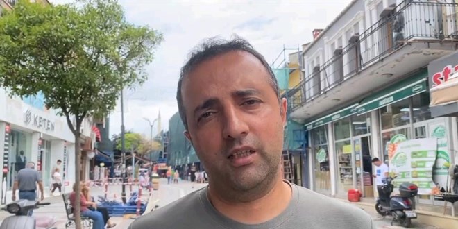 Evcil kpeini gezdirirken babo kpeklerin saldrsna urad