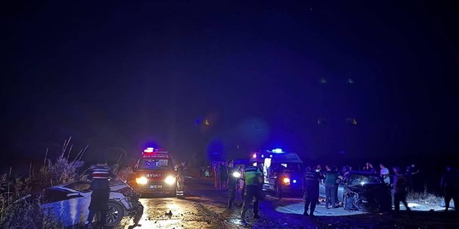 Balıkesir'de zincirleme kaza: 3 ölü, 6 yaralı