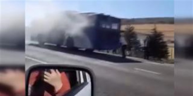 Ankara'da seyir halindeki otobste yangn kt
