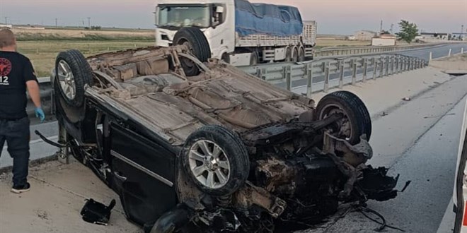 Konya'da kontrolden ��kan kamyonet devrildi: 1 �l�