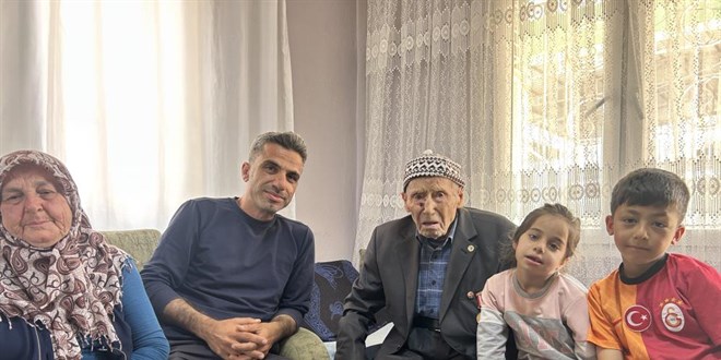 103 yaşındaki Kore gazisi torununun, torununu gördü