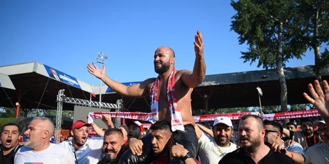 Krkpnar'da bapehlivanl Orhan Okulu kazand