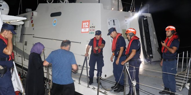 G�k�eada ve Bozcaada'daki hastalar�n yard�m�na Sahil G�venlik yeti�ti