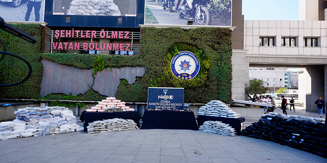 �stanbul merkezli uluslararas� operasyonda 17 ��pheli tutukland�