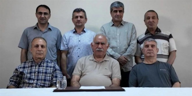 Teröristbaşı Abdullah Öcalan, PKK'ya silah bırakma talimatı verdi