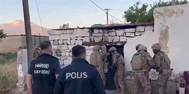 Kayseri'de zehir tacirlerine e� zamanl� operasyon: 17 g�zalt�