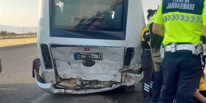 Ankara'da otomobil ii servisine arkadan arpt: 1 l, 12 yaral
