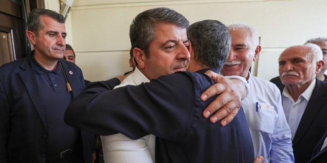 Özgür Özel'den Tutdere'ye Destek Ziyareti