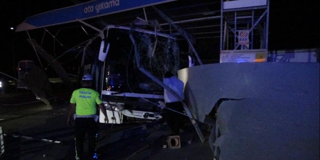 Malatya'da Yolcu Otobs Akaryakt stasyonuna Girdi