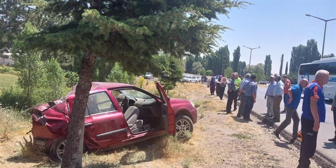 Afyonkarahisar'da t�r otomobile �arpt�: 1 �l�