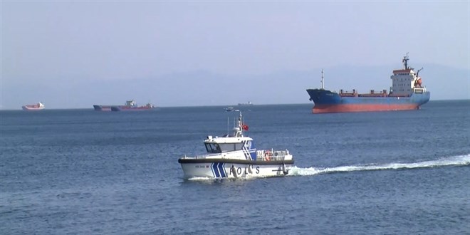 Kartal'da denize giren kişi kayboldu