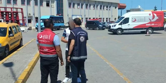 32 göçmen kaçakçısı ve 572 düzensiz göçmen yakalandı