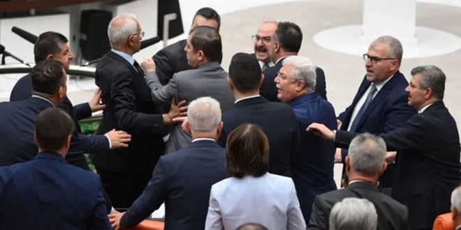 Meclis'te 'LGS 'kavgas: Yalanc herif, adi bir yalancsn, ahlaksz!