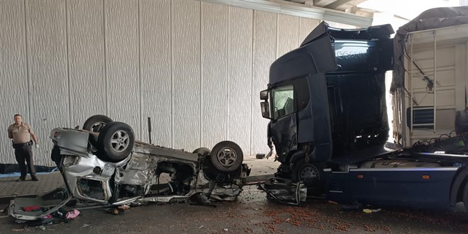 Kastamonu'da tr ile otomobil arpt: 3 l, 5 yaral