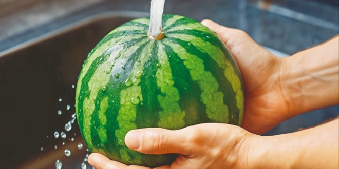 Uzman� Uyard�: Karpuz Yerken Bu Hatalar� Yapmay�n