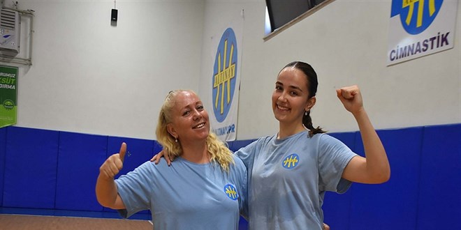 Anne-k�z ayn� hayalin pe�inde: Sahalardan �niversite s�ralar�na