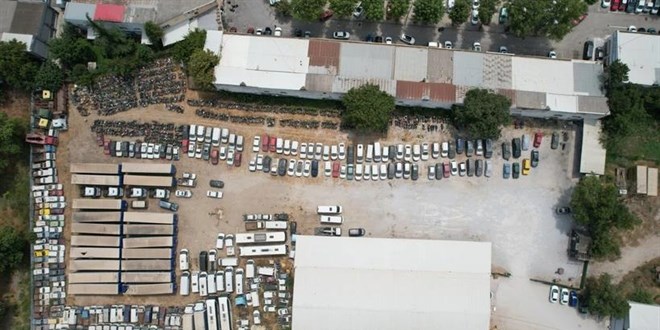 Dzenleme Yrrlkte: Yediemin Otoparklarndaki Aralar Sata kacak