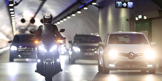 Trkiye'de Motosiklet Patlamas: 6 lde Otomobilleri Sollad