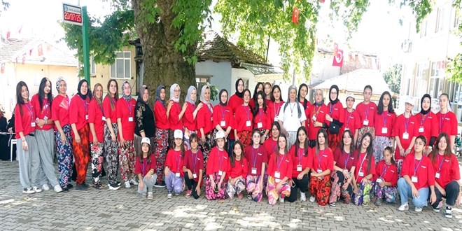 Bu mahalleyi 524 yldr, ylda bir gn kadnlar ynetiyor