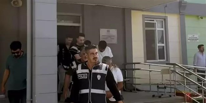 492 televizyonu m��terilere teslim etmeyip, �alan 3 ��pheli tutukland�