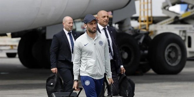 'Mourinho srar ediyor' diyerek duyurdular! te alhanolu teklifinin ayrntlar