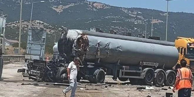 Gaziantep'te TIR ile tanker �arp��t�: 2 �l�