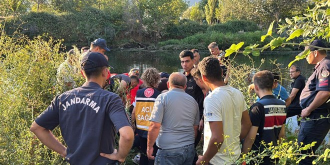 Sakarya Nehri'ne giren 2 kii bouldu